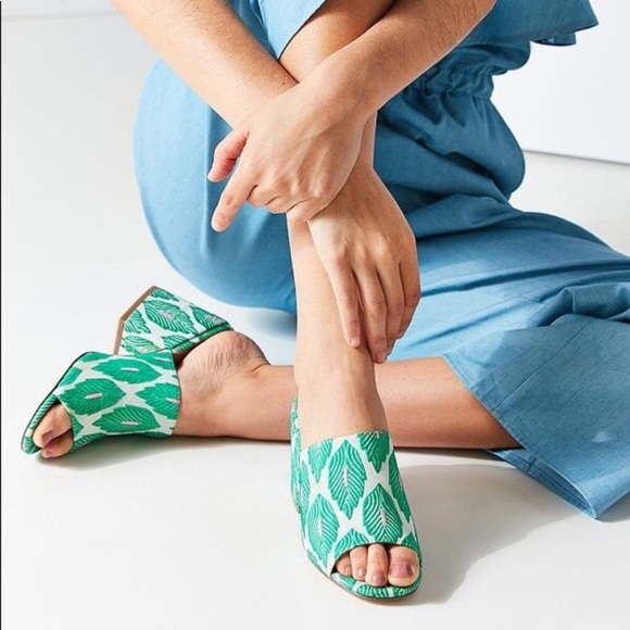 Urban Outfitters Shoes - Urban Outfitters palm leaf mules